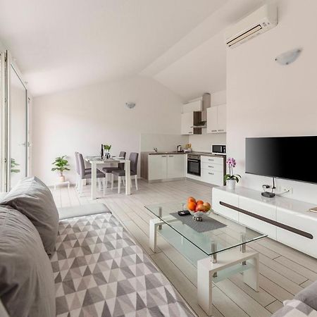 Apartments Era イゾラ エクステリア 写真